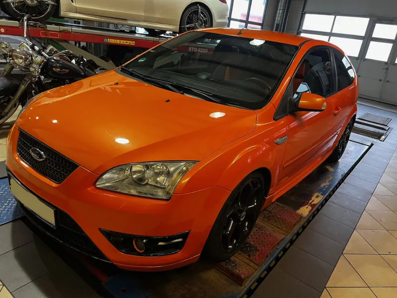 Przegląd przed zakupem Ford Focus ST na stacji kontroli pojazdów